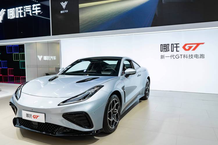 成都成华区超辉远企业管理咨询哪吒汽车在智能汽车领域的表现，领途汽车在新能源汽车市场中的影响力